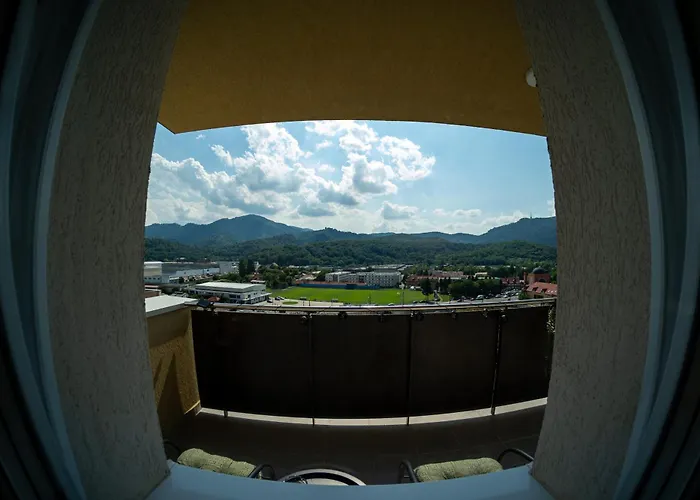 Ch Urban Plaza Апартаменти