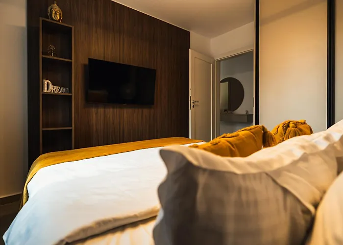 Ch Urban Plaza Apartment *